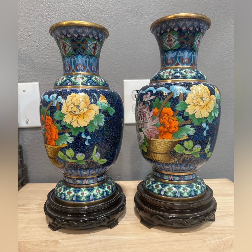 Pair of Blue Flower Bouquet Motif|  Oriental Cloisonné Vases with  wooden stand. - Picture 7 of 8